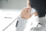①お電話で予約してください。